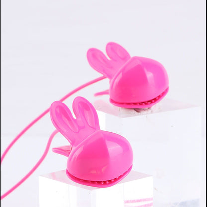 Maia MOLLI -  -  USB Rechargeable Vibrating Nipple Clamps & Necklace